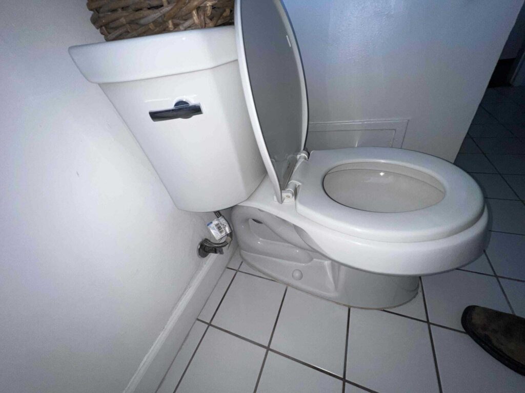 Clogged Toilet in Sherman Oaks — detail 3
